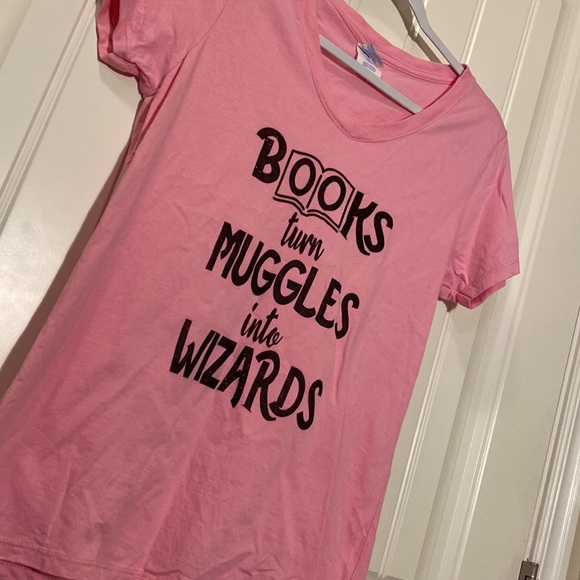 Harry Potter themed T-shirt. Size small. Book lover. Read books. Muggles. Wizard - Picture 2 of 7